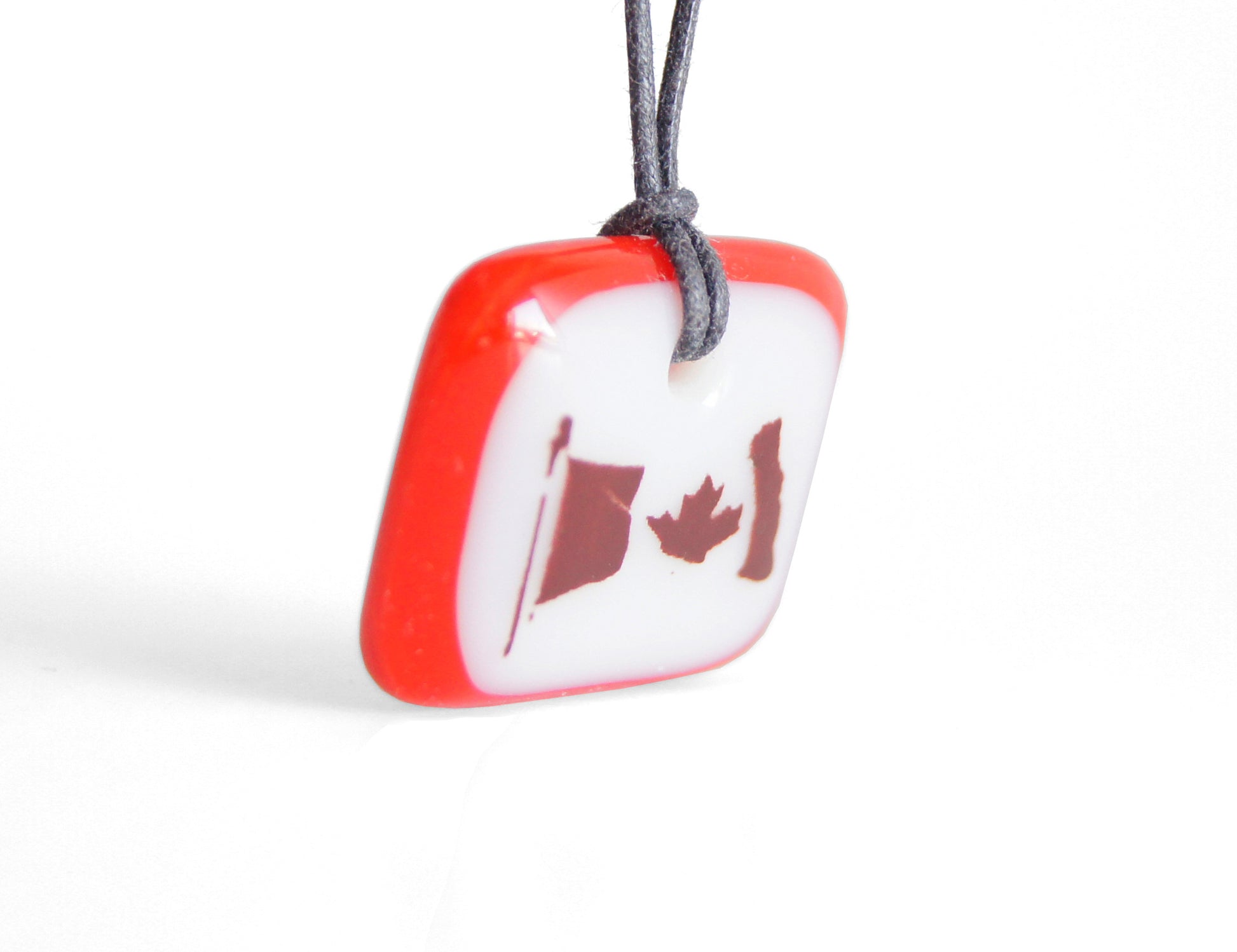 Canada jewellery for visitors' gifts.