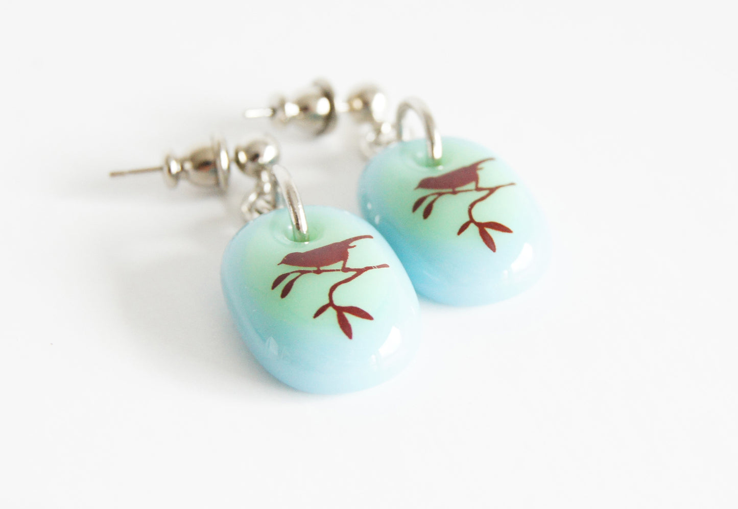 Cute song bird earrings handmade by Leila Cools.