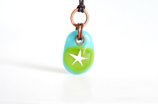 Glass star necklace in turquoise glass with copper.