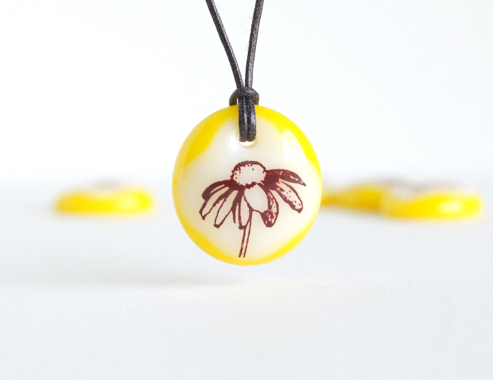 Yellow daisy flower necklace handmade